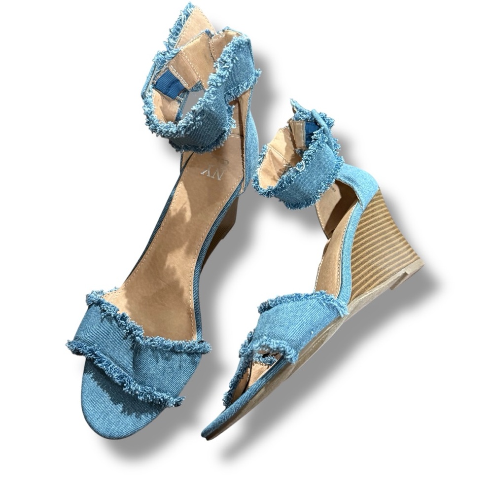 🆕 NY&Co Frayed Blue Denim Ankle-Strap Wedge Sandals - Picture 12 of 12